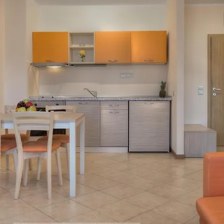 Royal Sun Aparthotel 2*