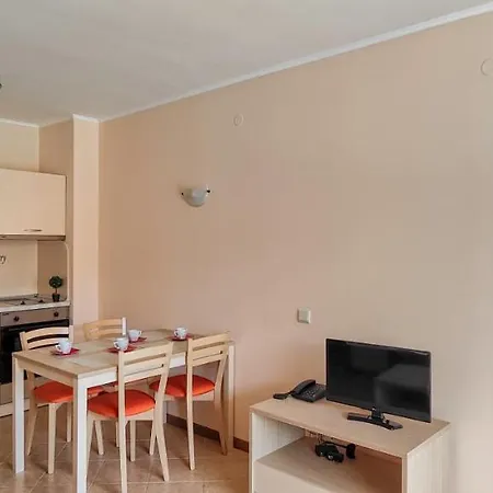 Royal Sun Aparthotel 2*